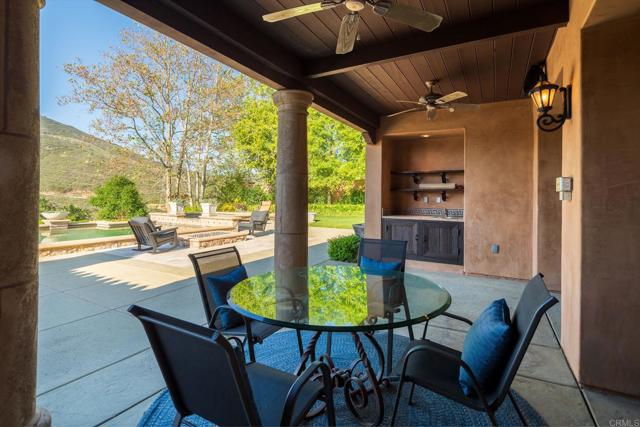 4258 Via Ravello, Rancho Santa Fe CA: https://media.crmls.org/mediaz/b557629b-cb11-4d8c-a731-288075ea4ffb.jpg