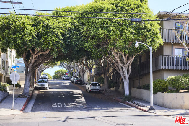 302 Ashland Avenue, Santa Monica CA: https://media.crmls.org/mediaz/b557ecc8-7138-4575-a52f-7782245ebaa7.jpg