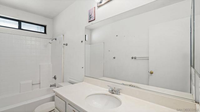 1534 Heirloom Ave, Perris CA: https://media.crmls.org/mediaz/b5585eb0-61ca-4bb8-ac31-40dd009870e0.jpg