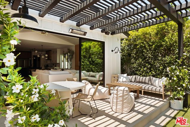 5328 Allott Avenue, Sherman Oaks CA: https://media.crmls.org/mediaz/b5586e69-4944-4bd4-bf1d-b8f105c287ae.jpg