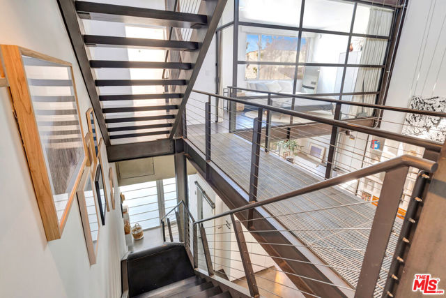 25 Brooks Avenue, Venice CA: https://media.crmls.org/mediaz/b558803c-6208-4107-a099-0886dfff0307.jpg