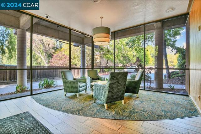 490 N Civic Drive, Walnut Creek CA: https://media.crmls.org/mediaz/b558a222-46c9-4684-81c3-75bfd68bc808.jpg