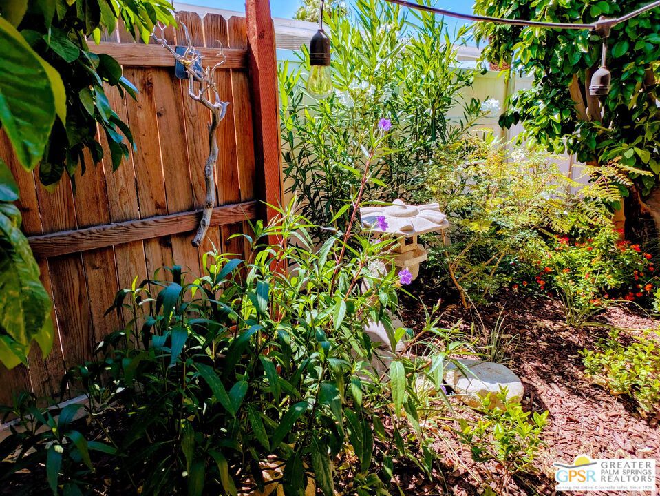 https://media.crmls.org/mediaz/b558f106-5480-4f5b-ac75-99e5198a5ae4.jpg?preset=X-Large