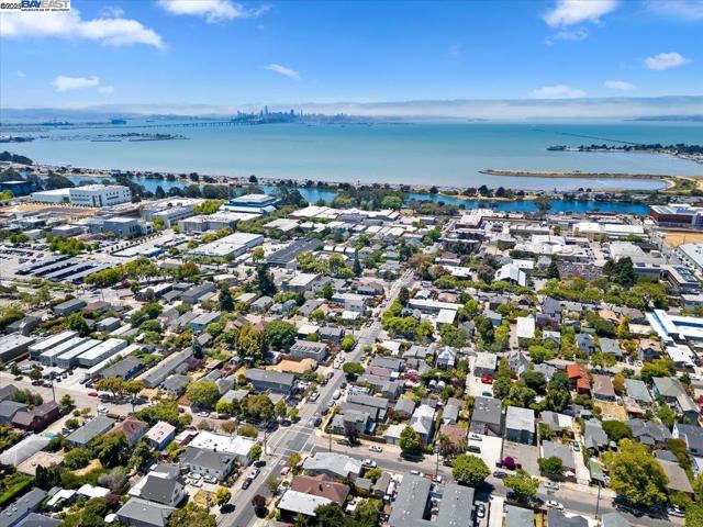 917 Channing Way, Berkeley CA: https://media.crmls.org/mediaz/b55979cf-ef29-4260-b1a7-b2914567cc82.jpg