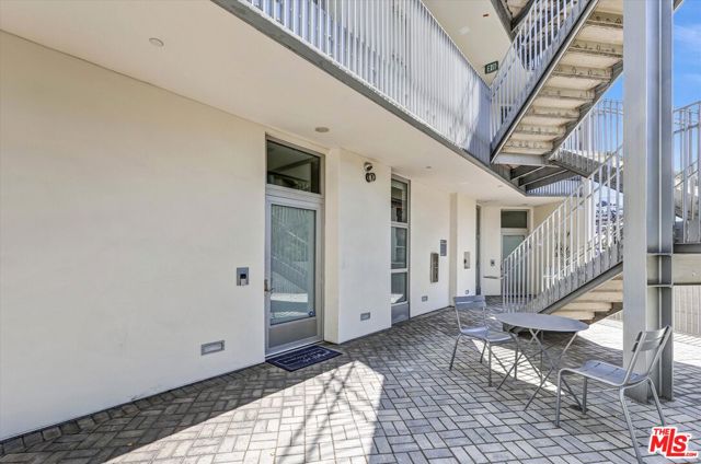 901 Hancock Avenue, West Hollywood CA: https://media.crmls.org/mediaz/b55b1c17-7c4c-4240-ab5b-724b3cdbb12c.jpg