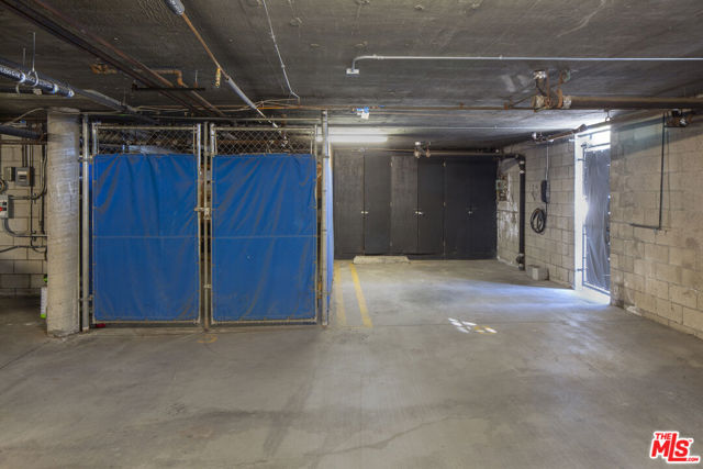 11699 Brookhaven Avenue, Los Angeles CA: https://media.crmls.org/mediaz/b55b3261-8789-44c1-8266-76d1c876a020.jpg