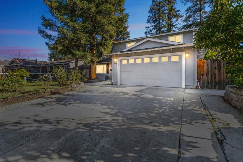 210 Vineyard Drive