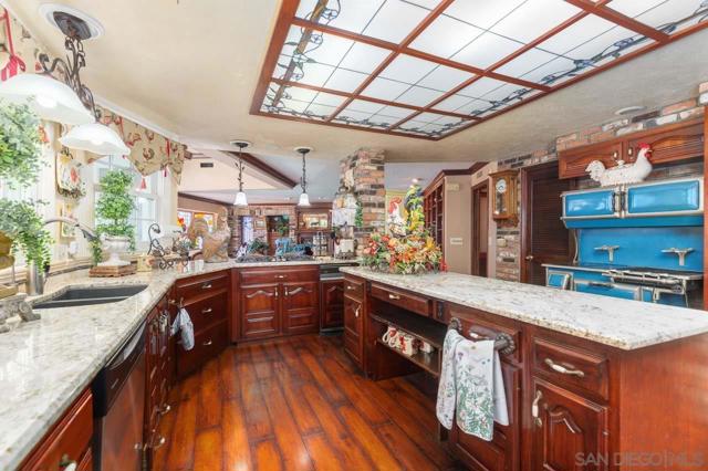 11339 Rolling Hills Dr, El Cajon CA: https://media.crmls.org/mediaz/b55bf63b-6a0a-4241-858b-bb8198959454.jpg