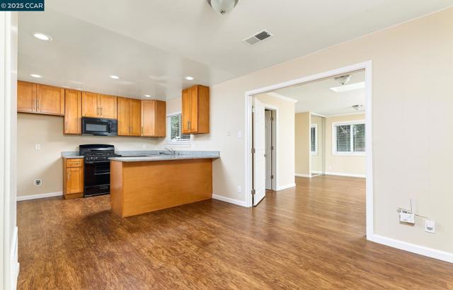 345 Swan Way, Vallejo CA: https://media.crmls.org/mediaz/b55c33e7-07ef-49b4-accd-b548eab6373d.jpg