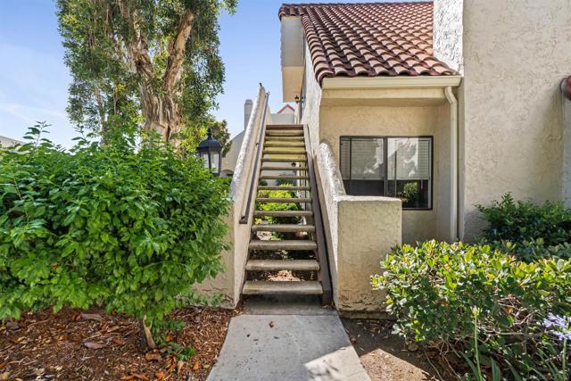 17865 Caminito Pinero, San Diego CA: https://media.crmls.org/mediaz/b55c3987-5f9a-4dbd-856a-3b020c53ecc4.jpg
