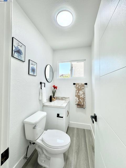 20595 Center St, Castro Valley CA: https://media.crmls.org/mediaz/b55c70d2-3198-464c-ae26-4be059ef6dbc.jpg