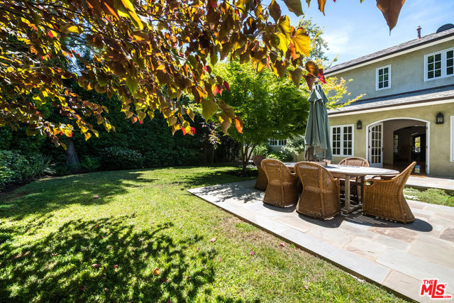 334 S Westgate Avenue, Los Angeles CA: https://media.crmls.org/mediaz/b55ce04c-6e1f-4692-9fb1-2fcd157ded93.jpg