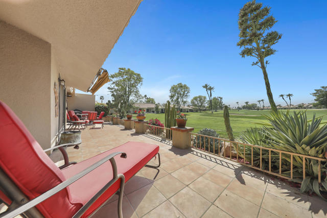 41531 Peach Tree Court, Palm Desert CA: https://media.crmls.org/mediaz/b55d0f42-d3d9-4801-96ad-701e8f15e1e7.jpg