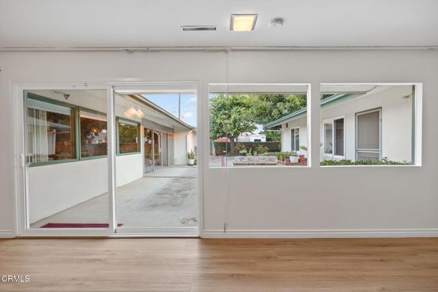 640 Fernwood Drive, Oxnard CA: https://media.crmls.org/mediaz/b55d2d1a-d8d5-477f-9ba3-5955fea90f15.jpg