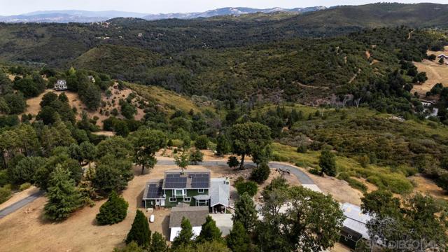 16690 Iron Springs Rd, Julian CA: https://media.crmls.org/mediaz/b55d3956-1ba6-4e33-8cb1-bd9e857f01bd.jpg
