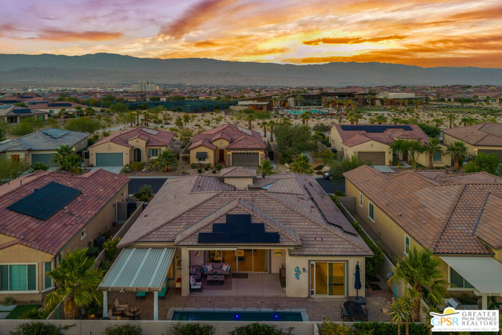 https://media.crmls.org/mediaz/b55e07d7-5134-4e62-9348-9a2c866dc5a4.jpg?preset=X-Large