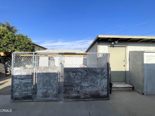 136 S Roosevelt Avenue, Oxnard CA: https://media.crmls.org/mediaz/b55e1e63-035b-414a-8b9f-33b5a19f6811.jpg