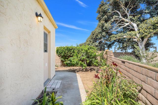 801 Caminito Azul, Carlsbad CA: https://media.crmls.org/mediaz/b55e226e-0ae6-4c33-a945-8cdcf4910258.jpg