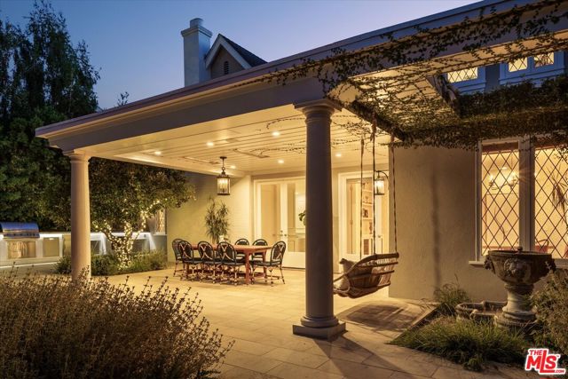 322 Lorraine Boulevard, Los Angeles CA: https://media.crmls.org/mediaz/b55e7b3c-8287-4942-9d4f-9254f35462fc.jpg
