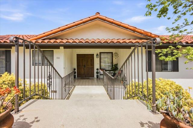 Detail Gallery Image 4 of 60 For 258 Vista Grande, Escondido,  CA 92025 - 3 Beds | 2 Baths