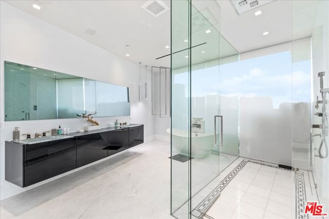 1620 Carla, Beverly Hills CA: https://media.crmls.org/mediaz/b560a4ee-592e-4ad5-b3f8-59719d902a5f.jpg