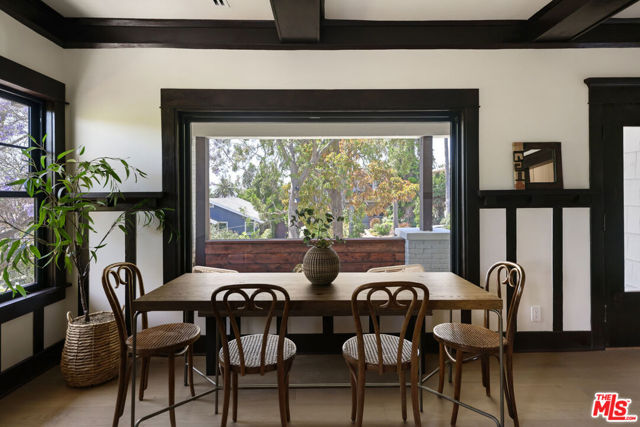 1644 Golden Gate Avenue, Los Angeles CA: https://media.crmls.org/mediaz/b560f3d3-06c8-4941-a212-18671f627390.jpg