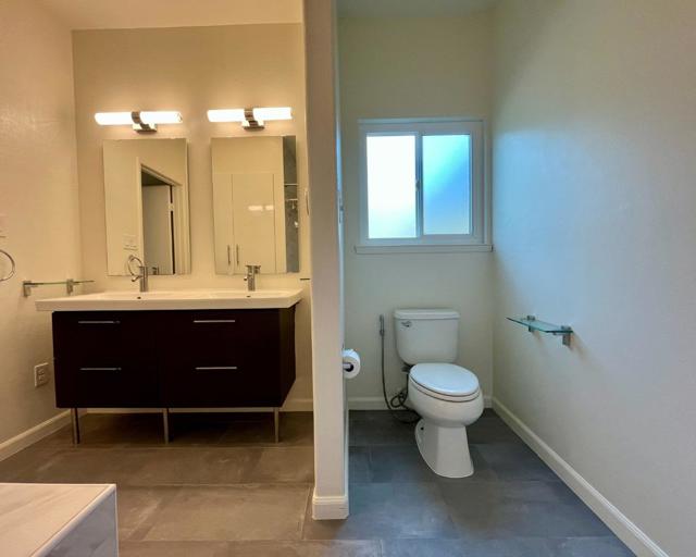 525 Almer Road, Burlingame CA: https://media.crmls.org/mediaz/b560fff2-3f98-4a07-b7b6-1926d356b39f.jpg