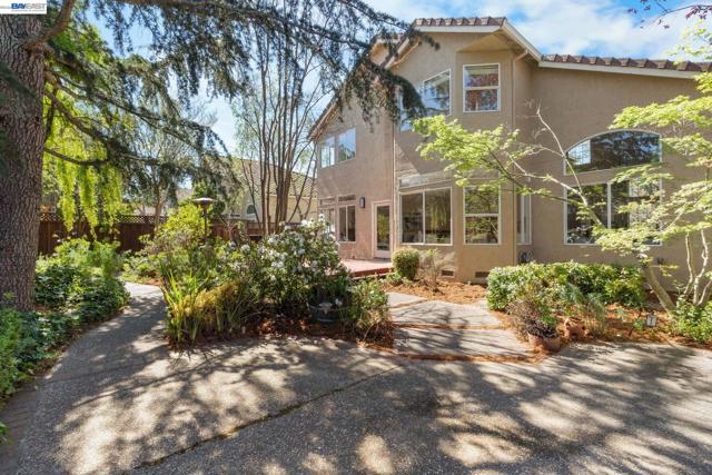 Image 32 of 40 For 912 Loyola Way