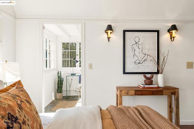 5815 Morpeth St, Oakland CA: https://media.crmls.org/mediaz/b561e527-bd33-4f4c-a612-730c818a0cfc.jpg