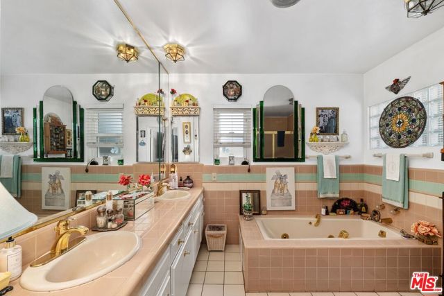 5550 W 63rd Street, Los Angeles CA: https://media.crmls.org/mediaz/b561ef7a-4910-4715-9d44-5a9ff29cf689.jpg