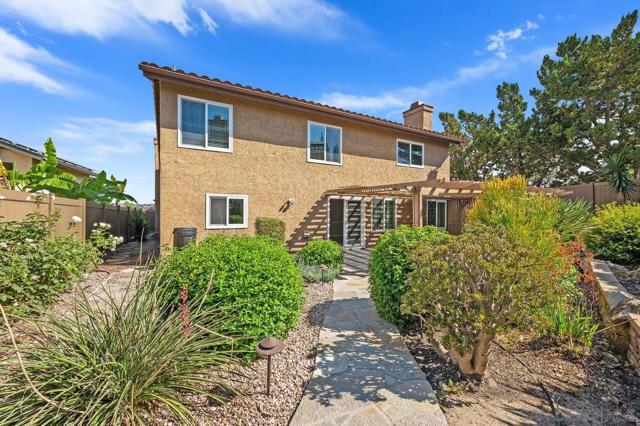 11666 Papagallo Court, San Diego CA: https://media.crmls.org/mediaz/b5626574-4783-441f-a3eb-eb70f9a5a309.jpg