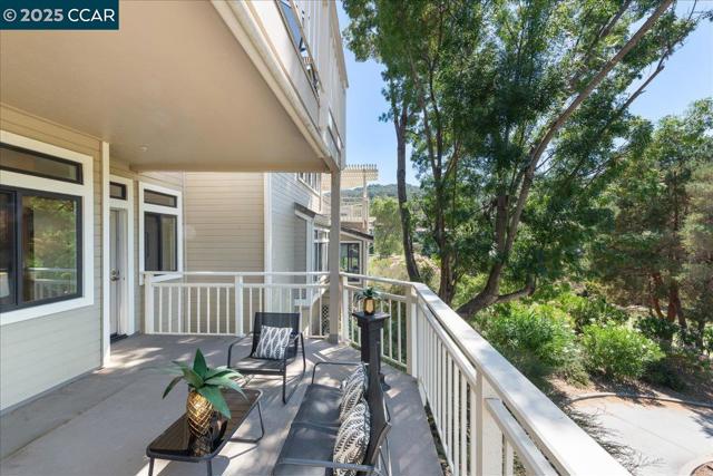 5501 Terra Granada Dr, Walnut Creek CA: https://media.crmls.org/mediaz/b56282aa-d6b5-4a65-823a-f2ab2bf09519.jpg