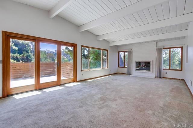 6032 Adobe Falls Rd, San Diego CA: https://media.crmls.org/mediaz/b563ab2c-4ad8-464d-85b6-35b61e9cc9f8.jpg