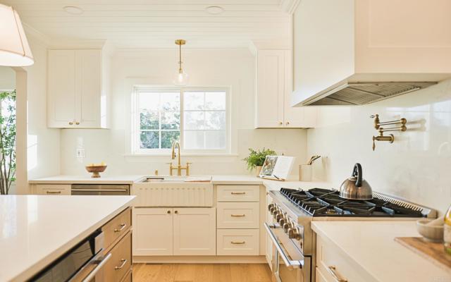 Detail Gallery Image 14 of 63 For 1045 Tarento Dr, San Diego,  CA 92107 - 4 Beds | 4 Baths