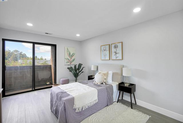 Image 33 of 55 For 26937 Hayward Blvd  217