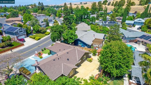 5517 Kirkwood Dr, Concord CA: https://media.crmls.org/mediaz/b5645564-a27a-4259-bea1-af8067c0b1e9.jpg