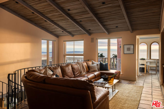 93 Laurel Drive, Rancho Palos Verdes CA: https://media.crmls.org/mediaz/b5646d6e-ce0f-44ef-978c-fb9a315c8d7b.jpg