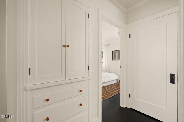 7567 Rosewood Avenue, Los Angeles CA: https://media.crmls.org/mediaz/b564b46c-da5b-4774-a981-11f43929093a.jpg