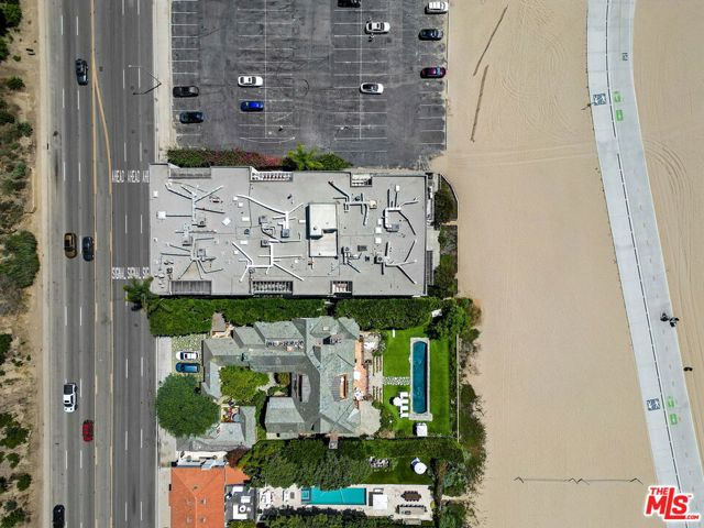 723 Palisades Beach Road, Santa Monica CA: https://media.crmls.org/mediaz/b564e92e-5fa0-428f-b480-19559b8a5e4a.jpg