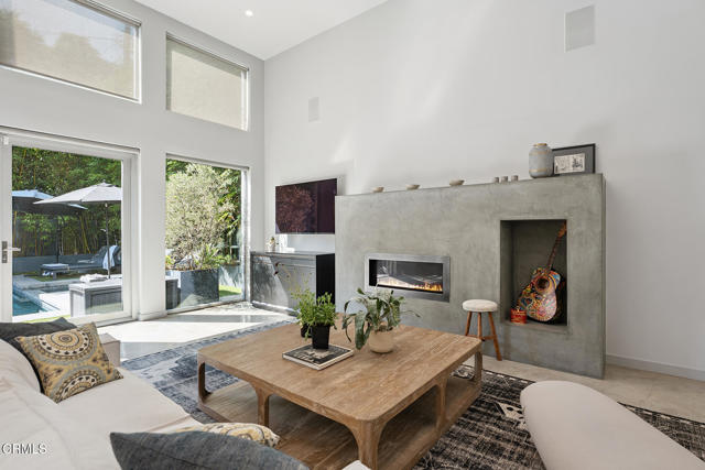 Detail Gallery Image 35 of 41 For 329 Westbourne Dr, West Hollywood,  CA 90048 - 2 Beds | 3 Baths