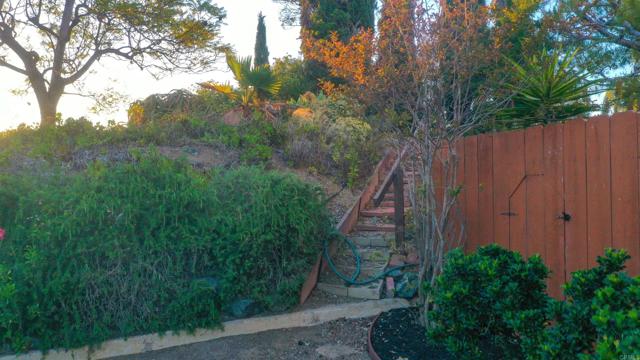 1682 Saddlehorn Drive, San Marcos CA: https://media.crmls.org/mediaz/b5662ad9-f033-433f-bee7-4504b07e77f9.jpg