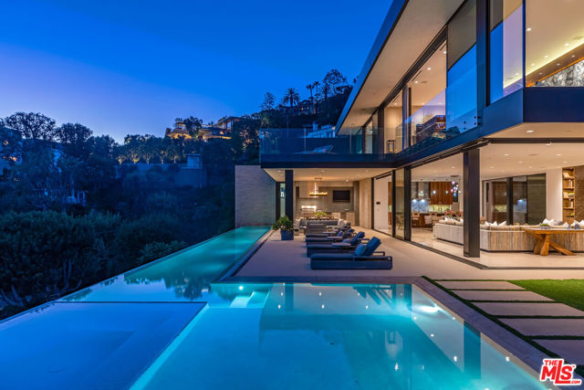 1601 Casale Road, Pacific Palisades CA: https://media.crmls.org/mediaz/b566d157-ee88-4a78-906c-0d428e9e2a80.jpg