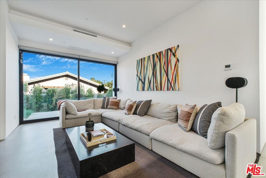 MLS #25516781 img 12