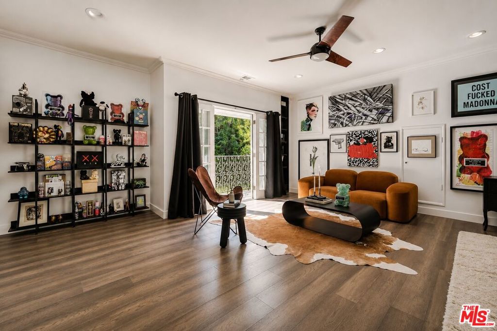 https://media.crmls.org/mediaz/b567ce7e-2bc6-4f03-a1ec-02b403d7c774.jpg?preset=X-Large