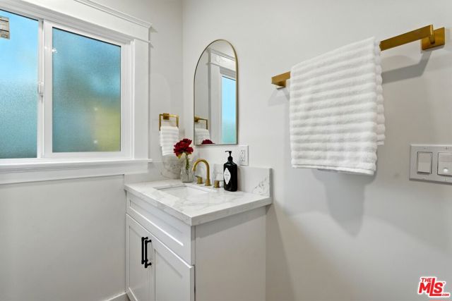 4340 2nd Avenue, Los Angeles CA: https://media.crmls.org/mediaz/b567f474-1144-4f7a-b924-84bfab7b9acb.jpg