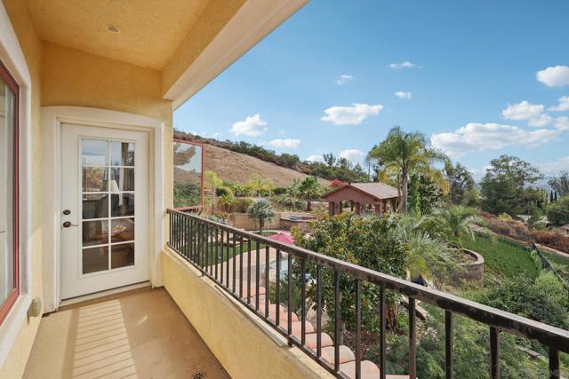 15035 Orchard View Dr, Poway CA: https://media.crmls.org/mediaz/b56830ae-e819-4631-8c29-3248f5624f23.jpg