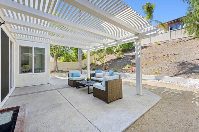 1421 Corte Clasica, San Marcos CA: https://media.crmls.org/mediaz/b5685500-ddbd-484c-87b3-ef3c5aa103de.jpg