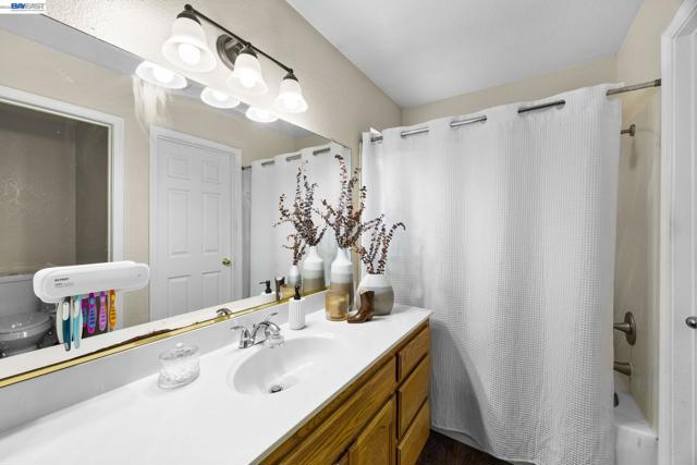 502 Chablis Way, Manteca CA: https://media.crmls.org/mediaz/b568aefd-8295-429a-a651-f2d7cbaa7ad3.jpg