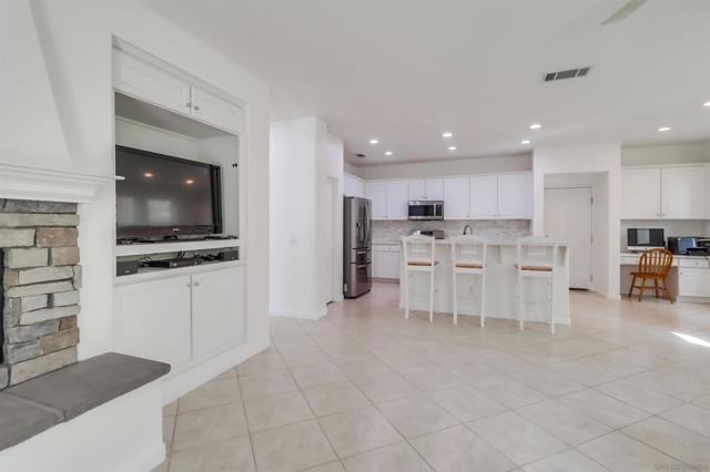 32411 Cassino Court, Temecula CA: https://media.crmls.org/mediaz/b568e49d-f874-4344-91f2-518ee3562928.jpg
