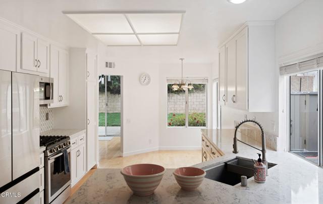 11998 Bubbling Brook Street, Moorpark CA: https://media.crmls.org/mediaz/b569927d-a63e-40f1-89a9-7cb05b60da64.jpg